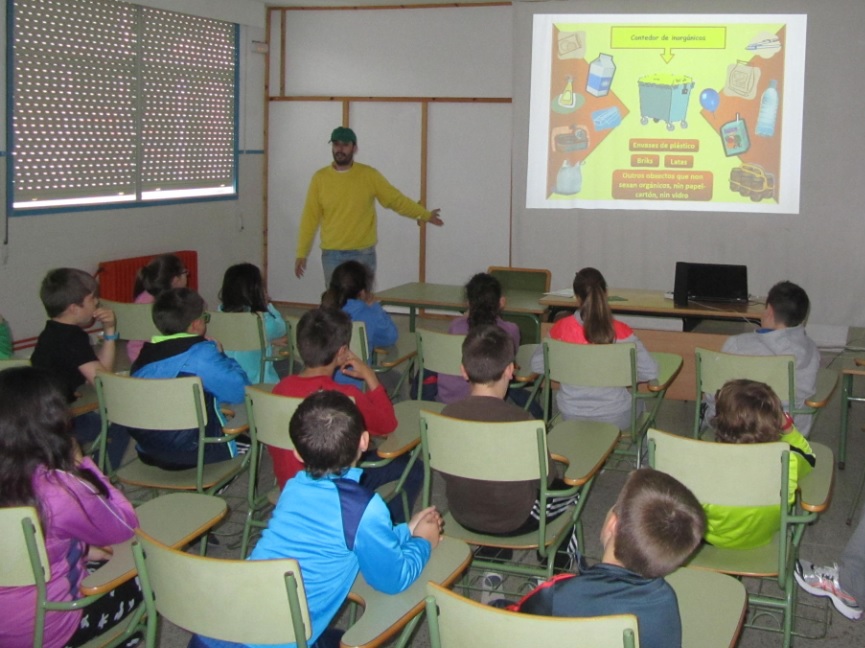Más de mil escolares gallegos recibirán este mes formación sobre el reciclaje