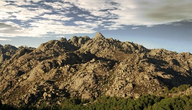 La Comunidad de Madrid mantiene las restricciones al baño en La Pedriza y estudia limitar el aparcamiento en otros espacios verdes