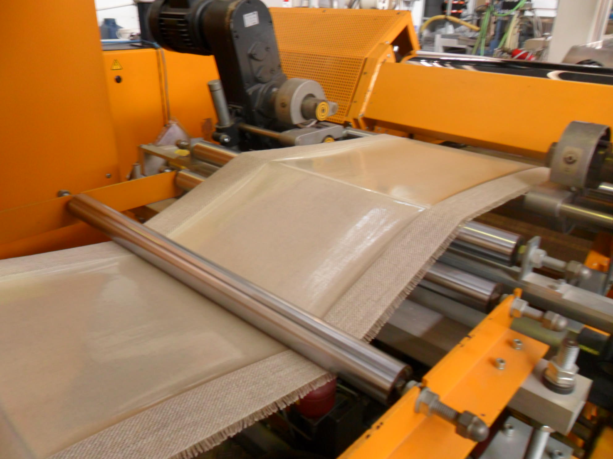 Logran un nuevo bioplástico reforzado con nanoarcillas apto para la industria del automóvil