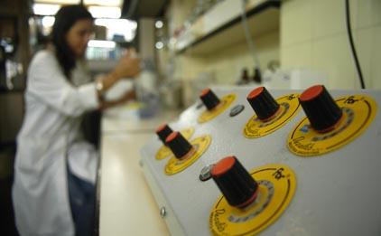 Investigan el uso de residuos de la industria aceitera y proteínas de soja para fabricar envases ecológicos