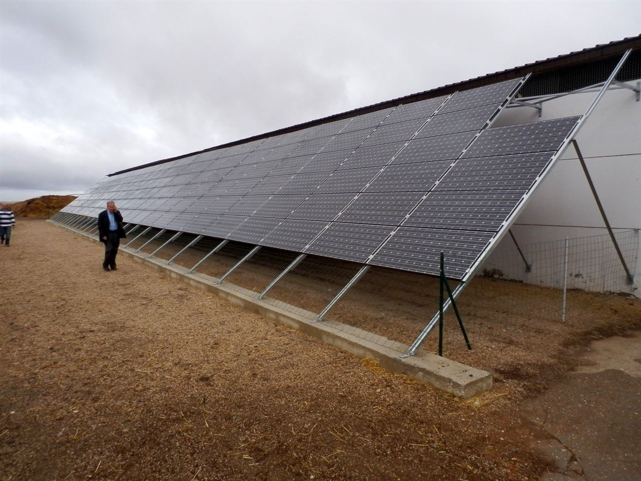 Enorme instalación autónoma fotovoltaica en la escuela de pastores de Gomecello (Salamanca)