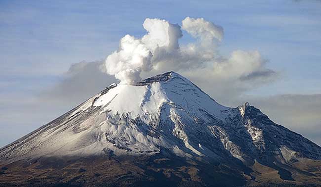 El volcán mexicano Popocatépetl sigue activo