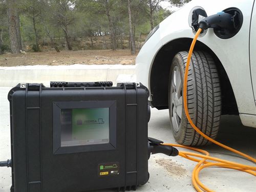 Innovador sistema de recarga móvil para coches eléctricos desde cualquier enchufe autorizado