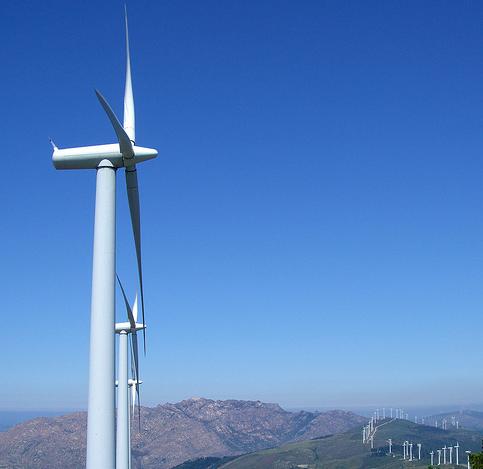 AEE pide a Industria una nueva regulación "urgente" que acabe con el prerregistro eólico