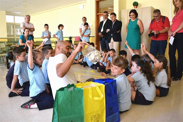 Más de 3.600 escolares de Santa Cruz de Tenerife impulsan el reciclaje a través de la red de colegios EducaEnEco