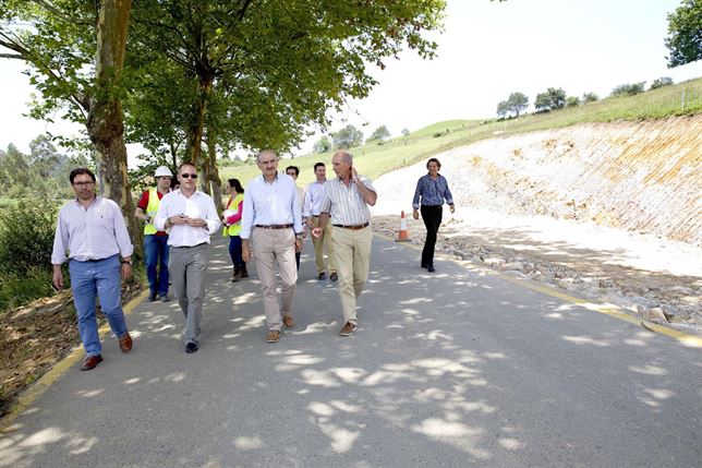 Cantabria acelera las obras en la carretera Golbardo-Novales y afirma que no se talarán más árboles