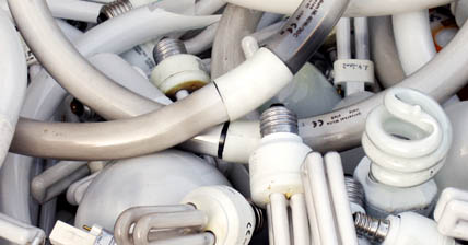 Ambilamp instala contenedores en tiendas y ferreterías para la recogida de residuos de lámparas