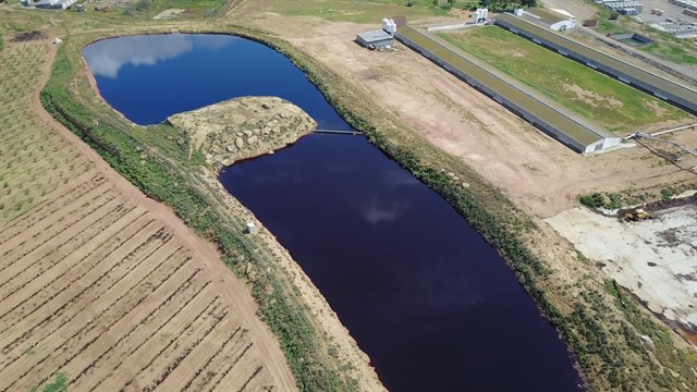 Igualdad Animal alerta del impacto medioambiental de "balsas de purines" con imágenes de dron