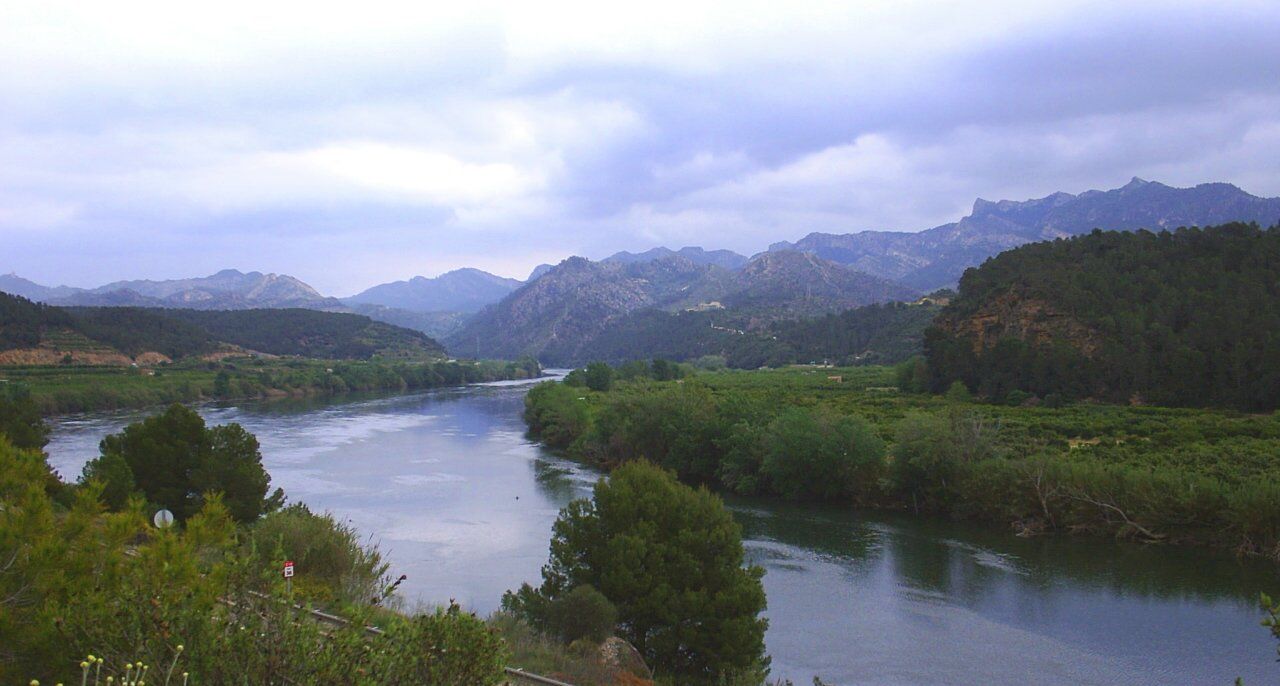 El Centro de Visitantes del Embalse del Ebro se adapta a las personas sordas con una signoguía