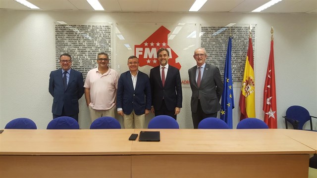 Nissan cede a la FMM ocho vehículos eléctricos para ayuntamientos con el fin de promover la "movilidad inteligente"