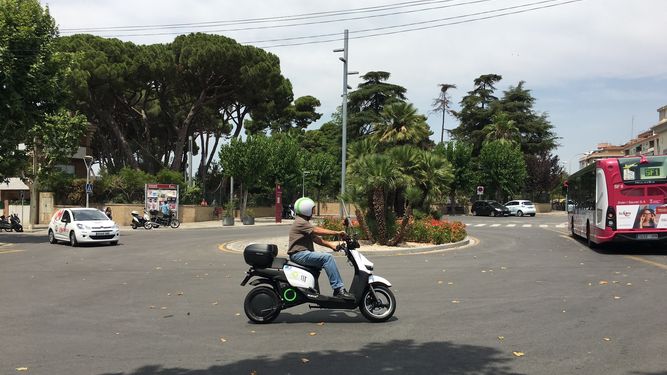 La metrópolis de Barcelona promueve la moto eléctrica en sus desplazamientos diarios