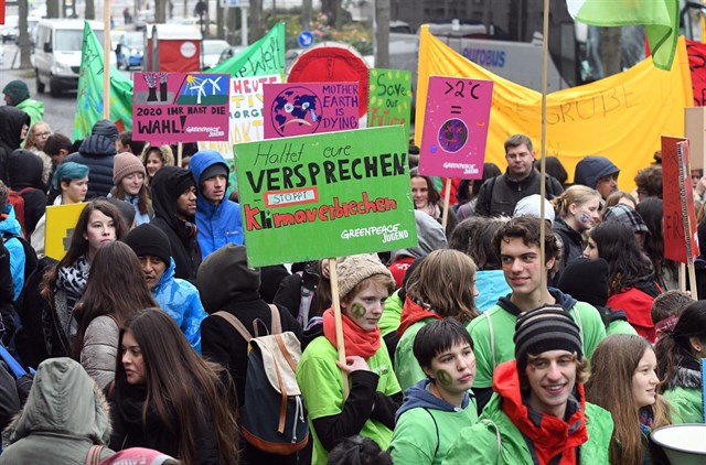Manifestantes piden en Bonn mayor compromiso para salvar el clima