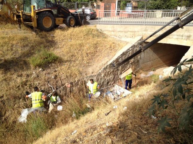 Málaga retira más de 200 toneladas de residuos urbanos de los arroyos