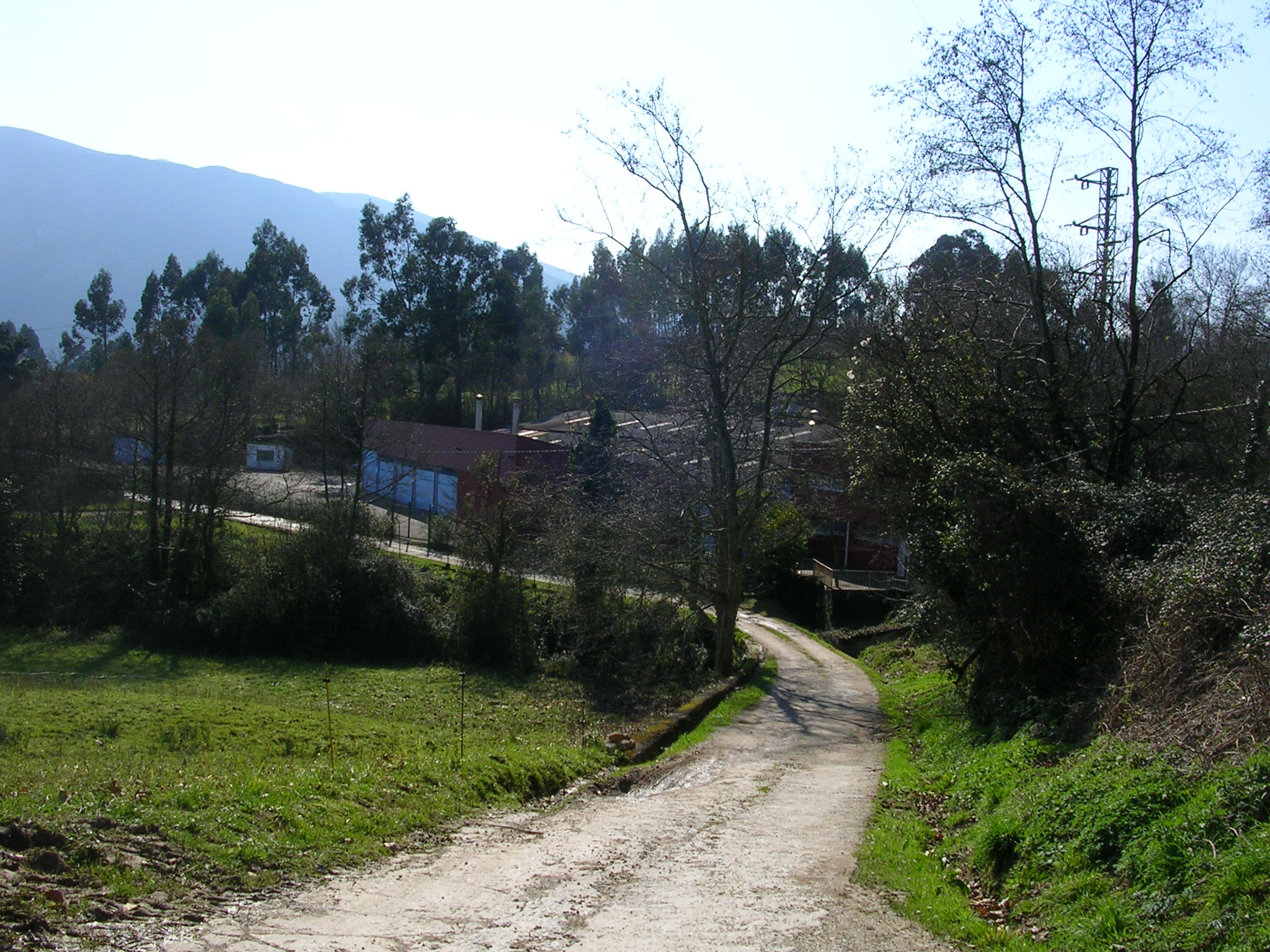 Verter aguas residuales varios años en Asturias sale barato