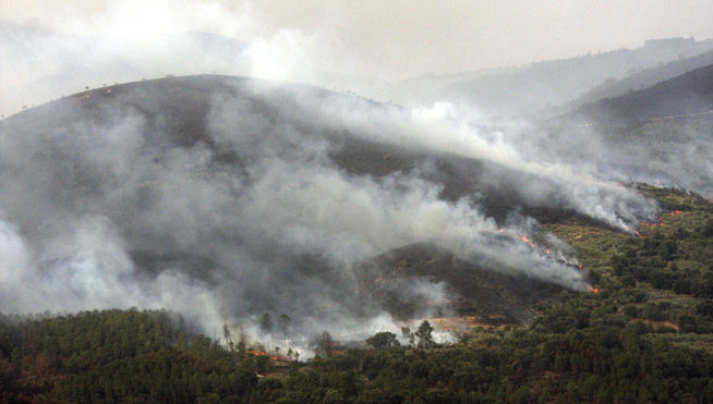 Extinguido el incendio en la sierra de Lújar (Granada)