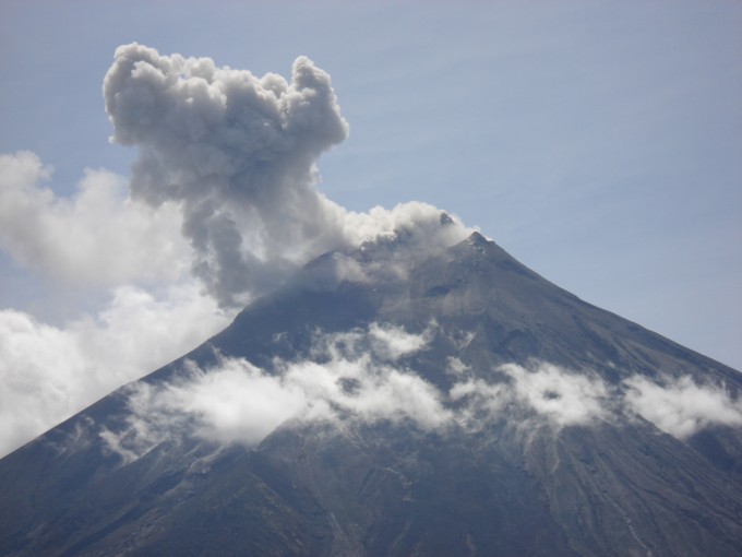 El Gobierno de Ecuador decreta la alerta naranja por la reactivación del volcán Tungurahua