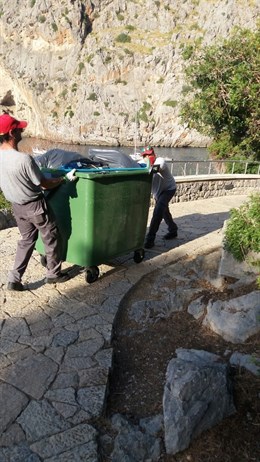 Escorca y Govern limpian el Torrent de Pareis tras el desacuerdo en materia de competencias