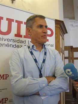 El consejero de Medio Ambiente en la UE defiende ajustes en ayudas a renovables para frenar la "burbuja especulativa"