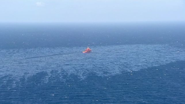 El ‘grueso’ del fuel del Oleg Naydenov está a más de 175 kilómetros