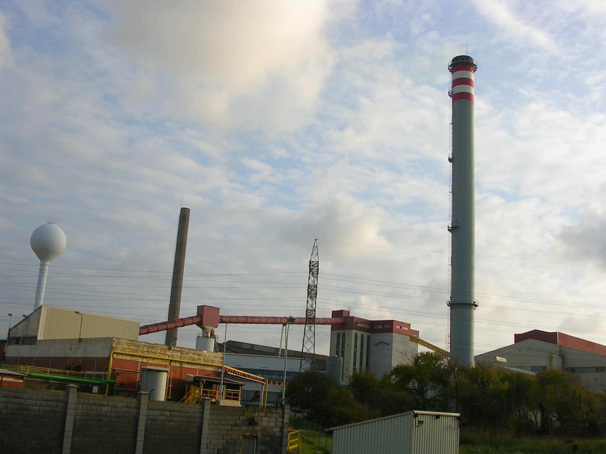 El Principado de Asturias consintió que Cristalería Española contaminara sin advertirlo a los vecinos de Avilés/Castrillón