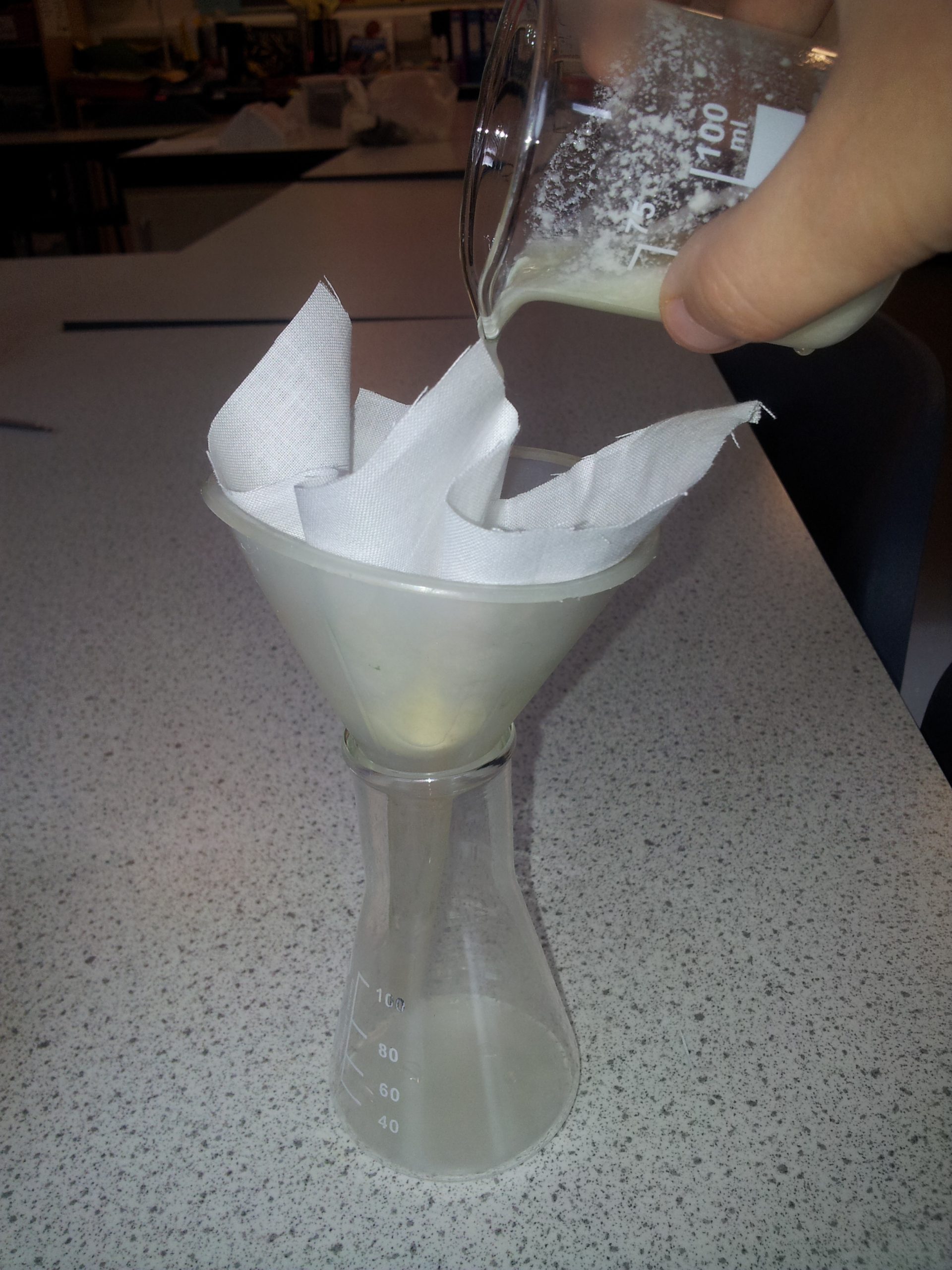 Con desperdicio lácteo obtendrán más de 200 toneladas de plástico biodegradable