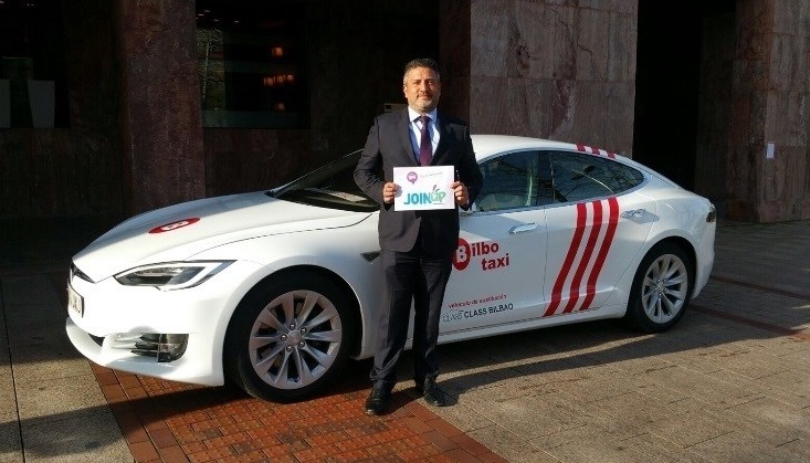 Este es el primer taxi eléctrico modelo Tesla que da servicio en España