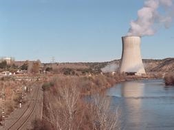 El ministro de Medio Ambiente defiende mantener la energía nuclear y no abandonarla precipitadamente