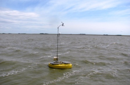 Instalan en Argentina la primera boya autónoma de monitoreo de lagunas