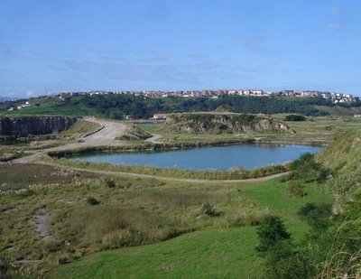 Martín firmará con el alcalde de Miengo un convenio para recuperar la zona dunar de las Canteras de Cuchía