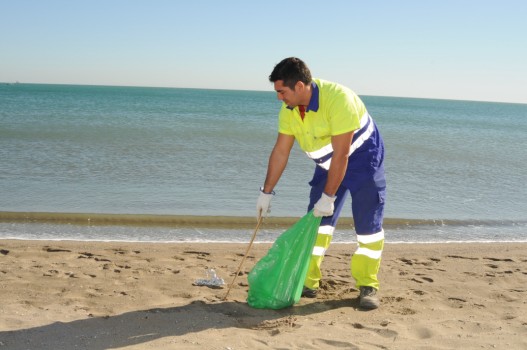 Foro exige al Gobierno de Asturias un compromiso presupuestario para limpieza de playas