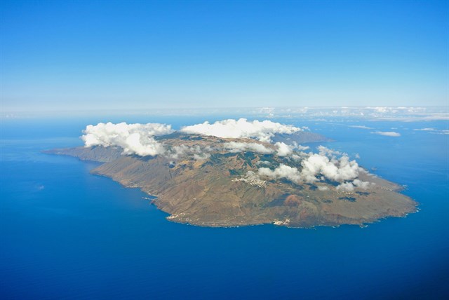 Más de 10.000 firmas de apoyo a la declaración de El Hierro como Parque Nacional Marino