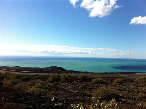 La mancha del volcán submarino de El Hierro vuelve a la costa