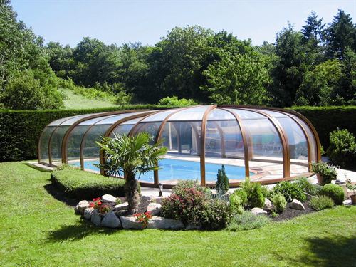 La cubierta para las piscinas supone un ahorro energético del 50% en campos y hoteles de golf