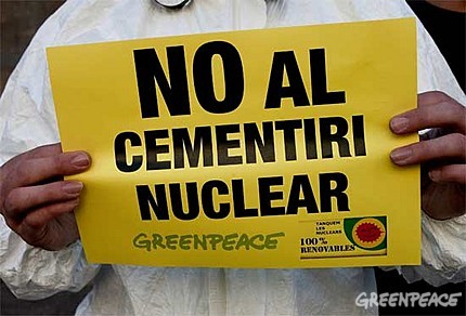 Voluntarios de Greenpeace pedirán al PSC que ratifique su oposición al cementerio nuclear