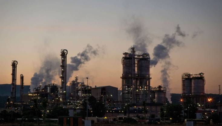 Las industrias andaluzas emiten un 33% de CO2 menos que en 2007