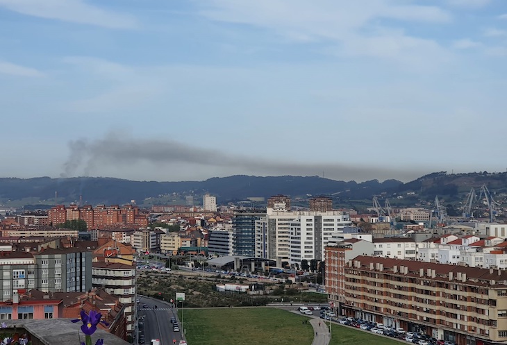 A la contaminación en Gijón no la detiene ni la lluvia
