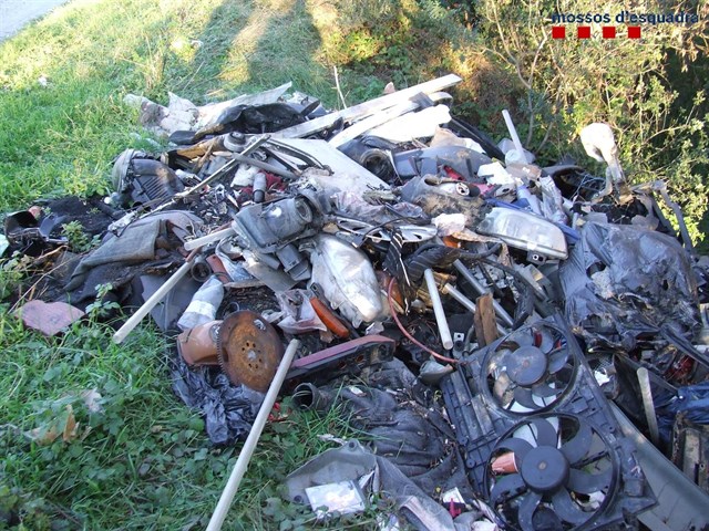 Denunciados dos talleres mecánicos por vertidos ilegales en el río Muga (Girona)