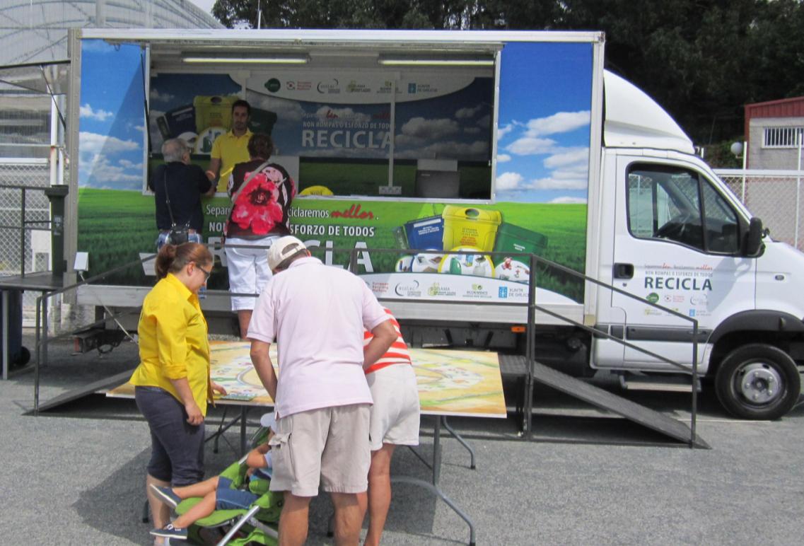 La Consellería de Medio Ambiente y Sogama llevan la nueva campaña del reciclaje a los concellos de O Vicedo