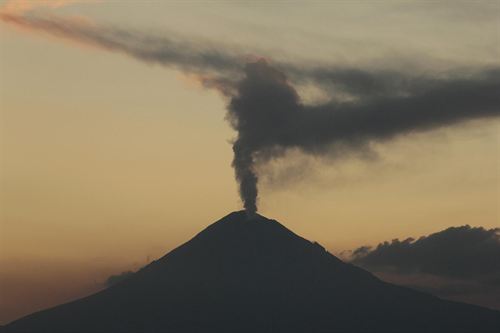México. El volcán Popocatépetl explosiona