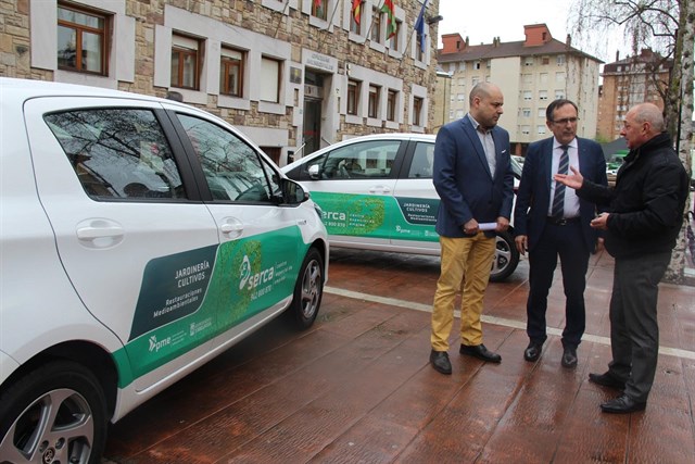 Dos nuevos vehículos híbridos se suman a parque móvil del SERCA
