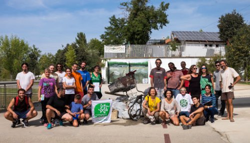 Más de 600 kg de basura recogidas en el río Guadalquivir