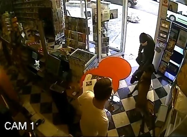 El perro que evita el robo en una tienda (Mira el VIDEO)