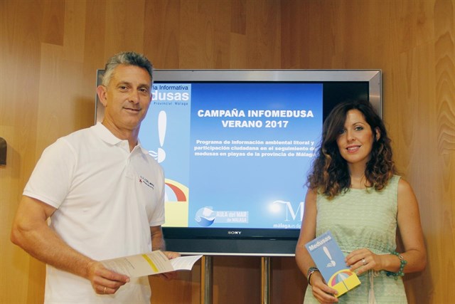 El Aula del Mar y la Diputación de Málaga inician la campaña informativa sobre medusas en la Costa del Sol