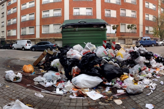 Más de 80 multas en Montevideo por verter inadecuadamente residuos