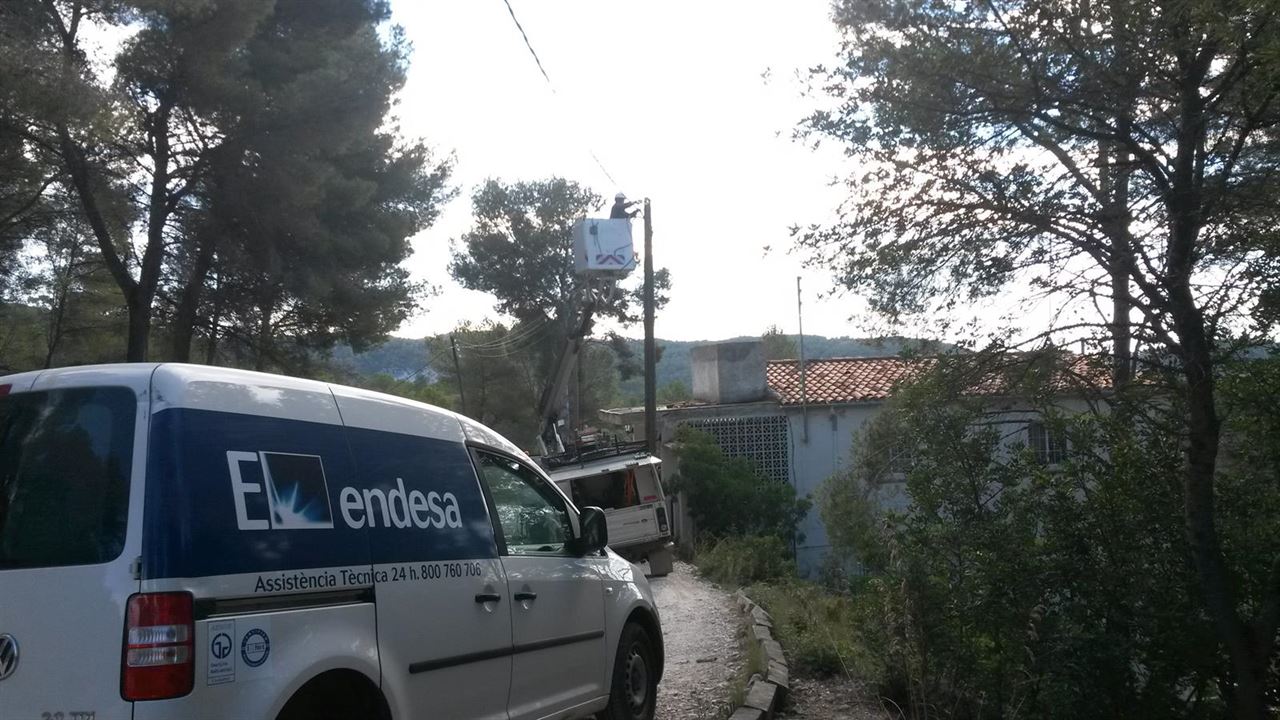 Endesa integra la red en el entorno natural de Sant Pere de Ribes