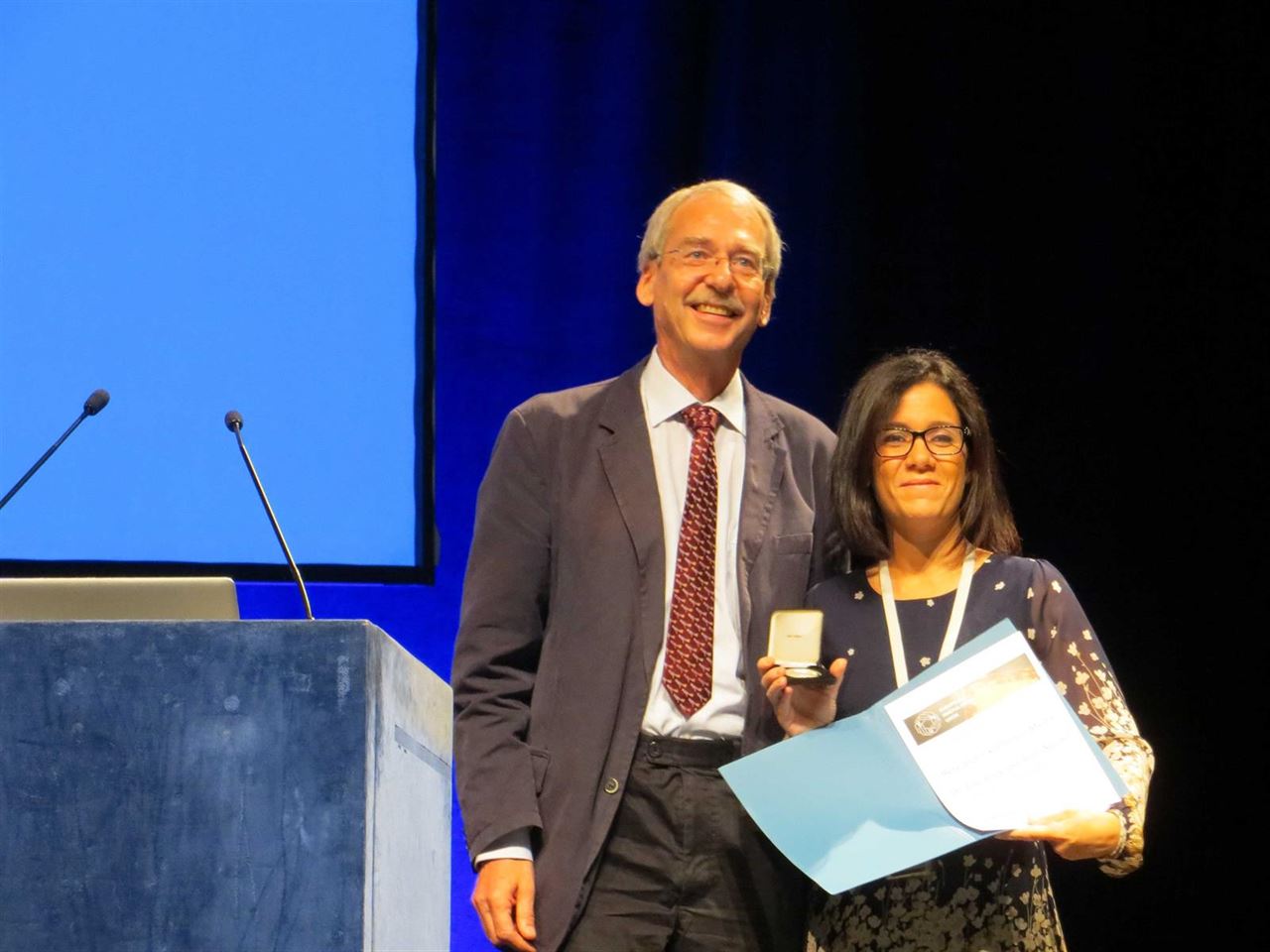 1ª española que recibe la medalla de la Unión Europea de Mineralogía