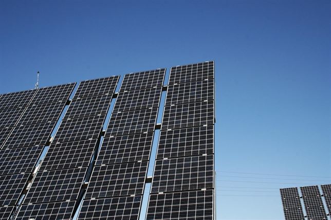 Industria ahora dice que si ha enviado al TS toda la información solicitada sobre las nuevas primas a renovables…