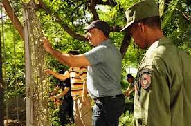 Ministro de medio ambiente llega acuerdo con agricultores