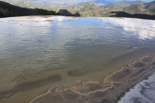 Un estudio de la UEx plantea la eliminación de herbicidas contaminantes de aguas con ozono o radiación ultravioleta