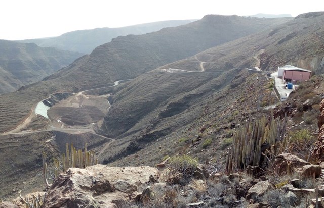 El incendio en el Complejo Medioambiental de El Revolcadero queda casi extinguido